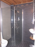 Hotellihuoneen kylpyhuone
